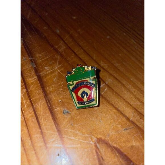 Little League Softball Vintage 1990’s Enamel Lapel  Pin - Picture 1 of 3